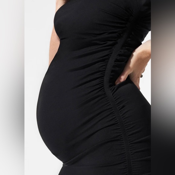 Blanqi Everyday Cap Sleeve Maternity Dress - Picture 3 of 4